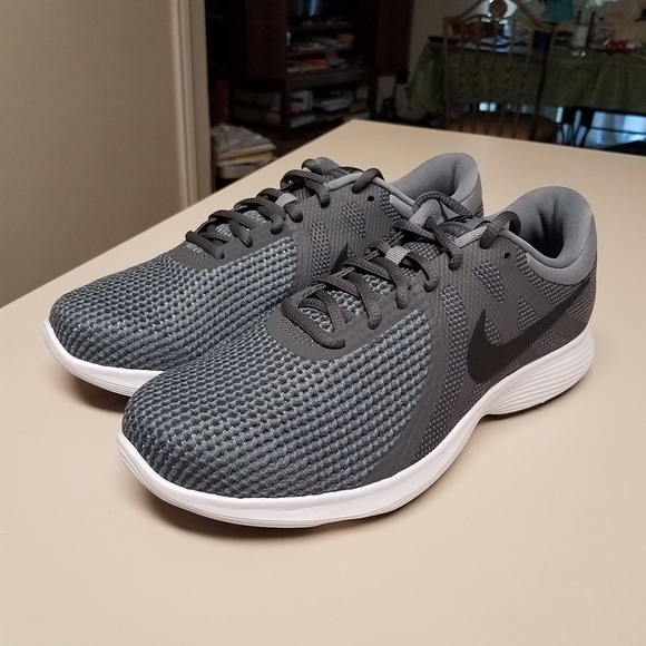 nike revolution 4e